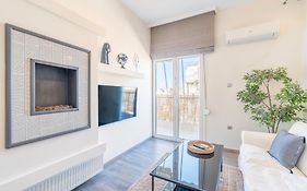 City Oasis: Newly Renovated 2Br Apt In City Center